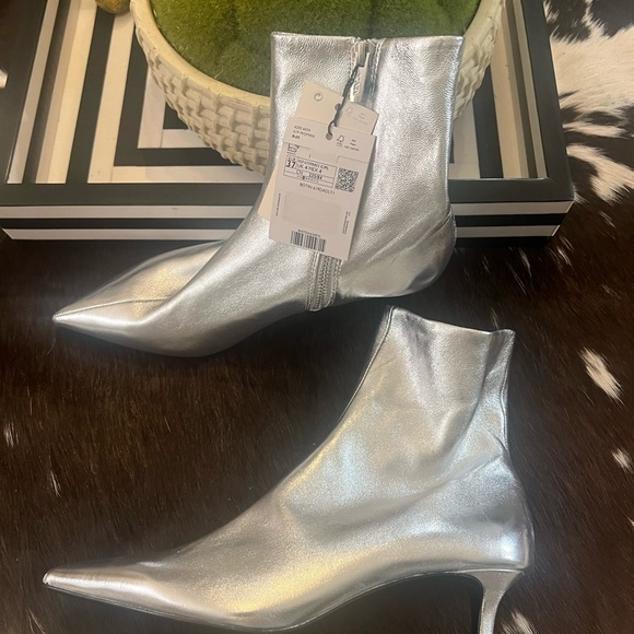 Mango Daddy Women's Metallic Silver Genuine Leather Ankle Boot 37 - Picture 9 of 12